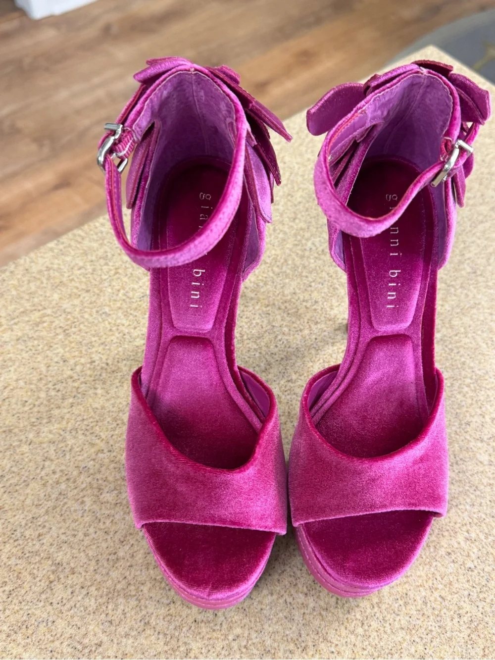 Gianni Bini Berry Pink Velvet Flower Rhinestone Ultra Platform Heels Sandals 7